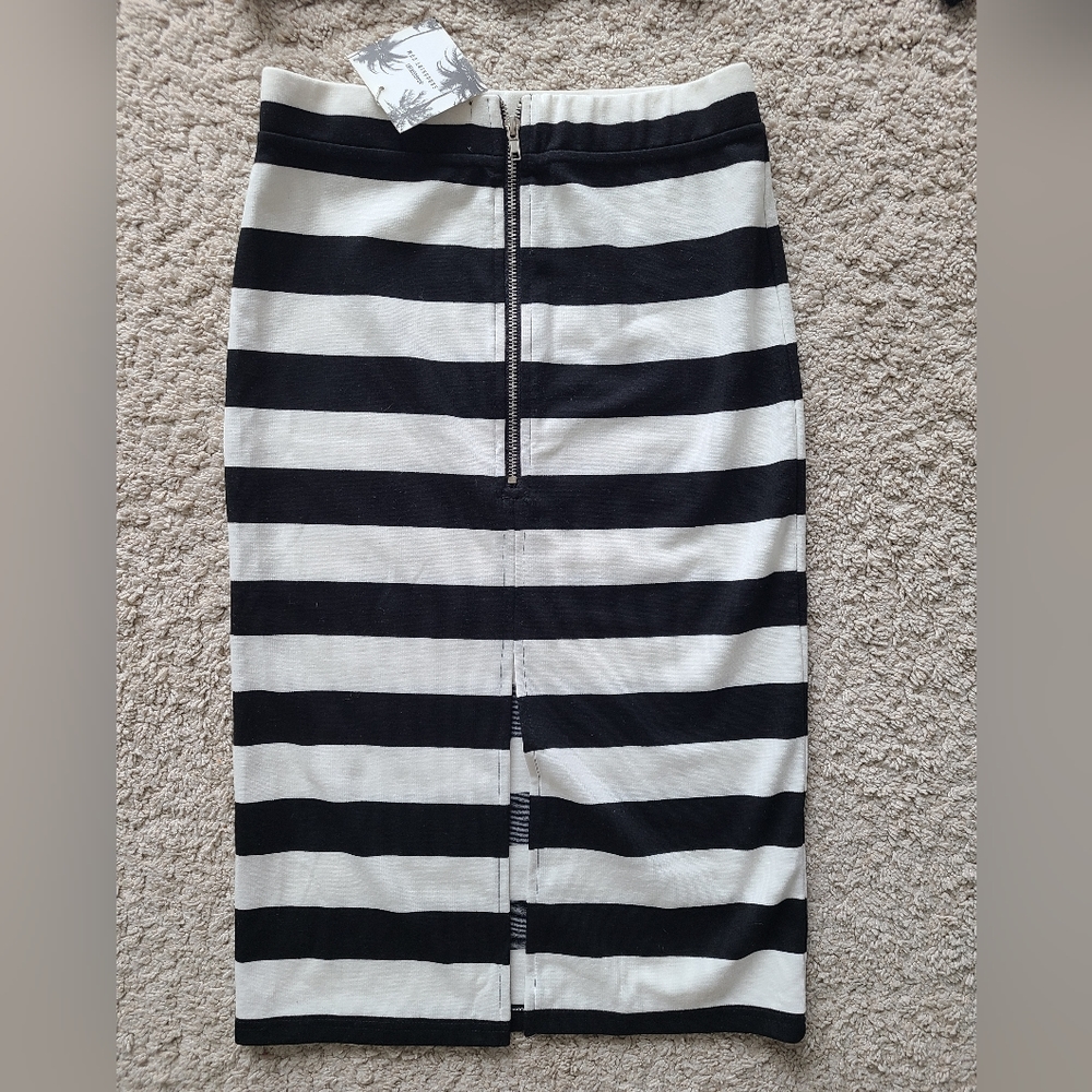 NWT Saboskirt brand matching top and skirt set - Picture 3 of 10
